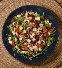 4. Sałatka z serem pleśniowym